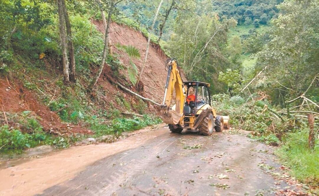 Al menos tres mil personas quedaron incomunicadas en la entidad. Foto: Especial.