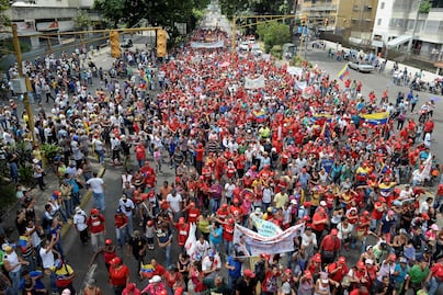 Oposición y chavismo se miden en megamarchas en Caracas
