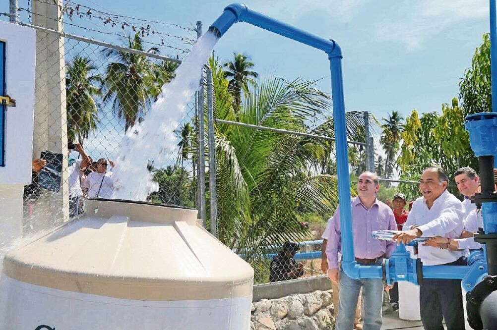 El gobernador Héctor Astudillo aseguró a los guerrerenses que con el suministro de agua mejorarán su calidad de vida