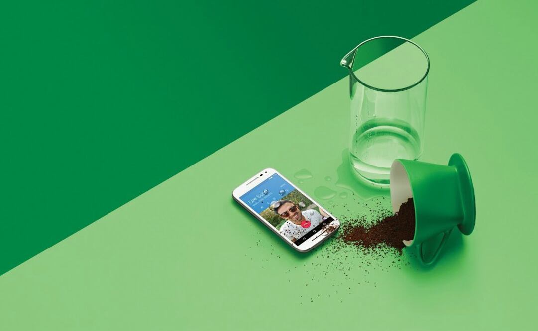 El smartphone está equipado con Android Lollipop puro y capacidad para doble SIM inteligente