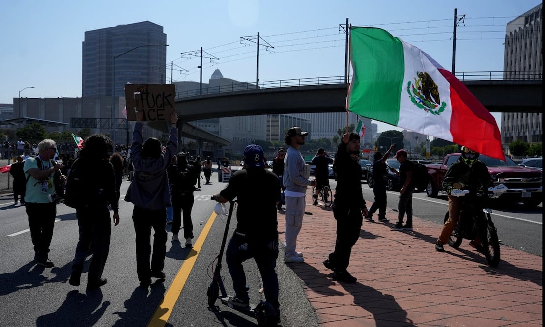 Manifestaciones contra las redadas migrantes en Los Ángeles, California, el 10 de junio de 2025. Foto: Aimee Melo/EL UNIVERSAL