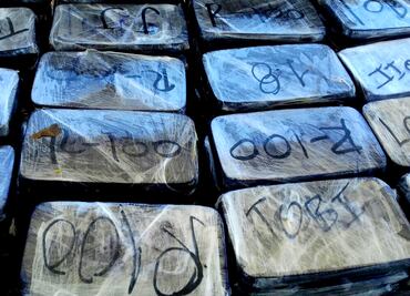 Aseguran 40 kilos de metanfetamina y precursor químico en Sinaloa