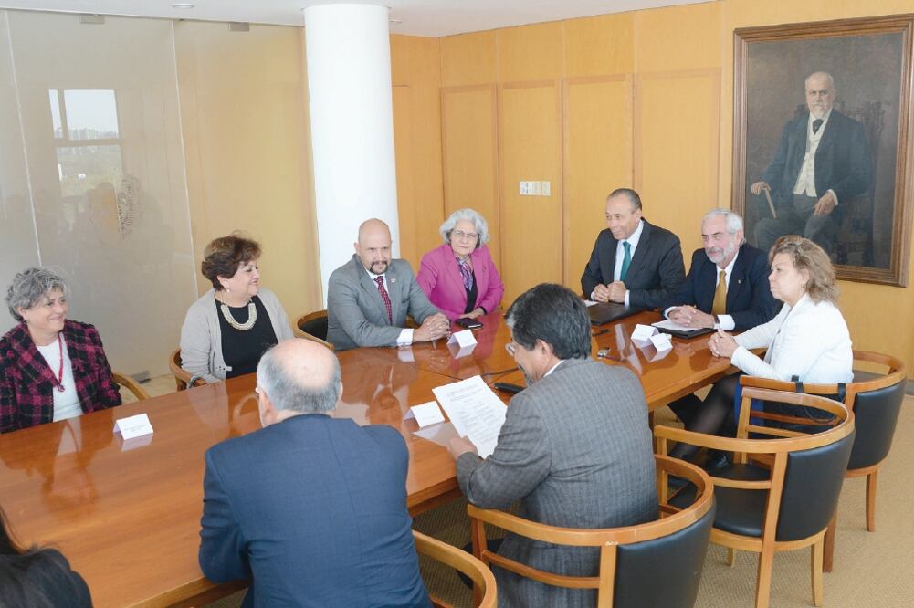 José Reyes Baeza, titular del ISSSTE y Enrique Graue, rector de la UNAM, firmaron un convenio de colaboración para impulsar la enseñanza (ISSSTE/ UNAM)
