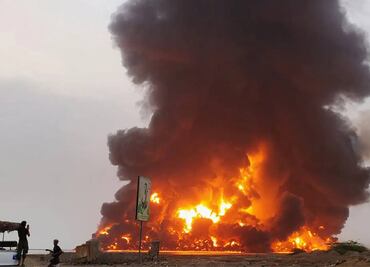 Israel ataca puerto de Hodeida en Yemen y rebeldes hutíes activan defensas aéreas