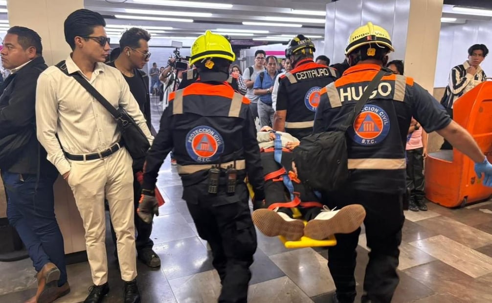 Adrián Rubalcava y más de 2 mil trabajadores del metro participan en simulacro; detienen circulación de 249 trenes.
Foto: Especial.