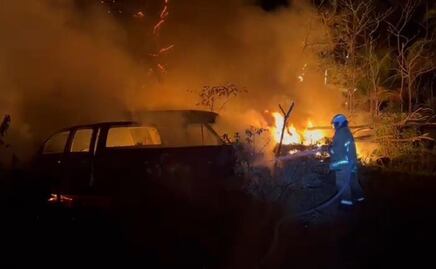 Fuerte incendio consume 10 vehículos en Kanasín, Yucatán