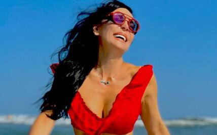 Maribel Guardia impacta con fotografías en bikini