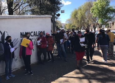 Arman filas kilométricas para el refuerzo de la vacuna contra el Covid-19 en Edomex