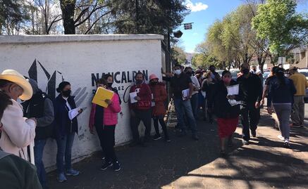 Arman filas kilométricas para el refuerzo de la vacuna contra el Covid-19 en Edomex