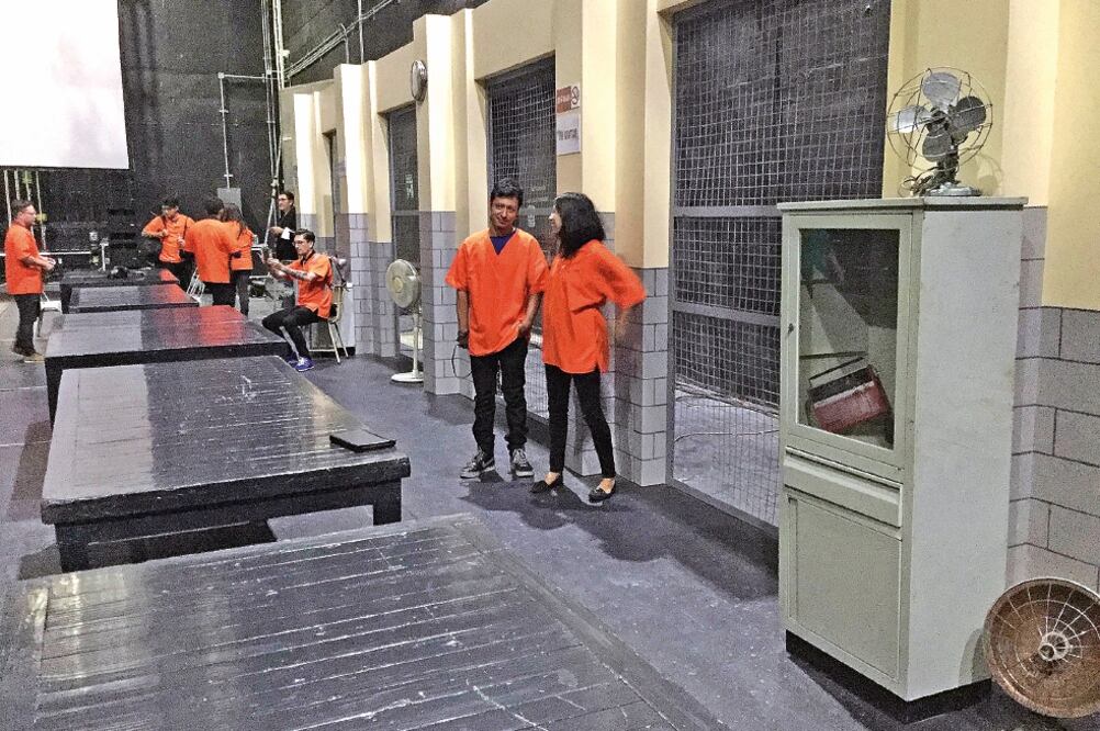 Una sala del PALCCO se convirtió en una celda para que los fans vieran un nuevo capítulo de OITNB (FOTOS: JANET MÉRIDA. EL UNIVERSAL)