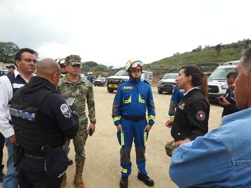 Reanudan búsqueda de trabajador sepultado tras deslave en tiradero de Naucalpan