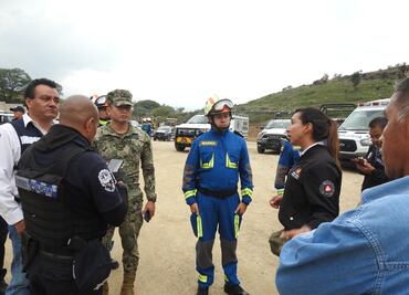 Reanudan búsqueda de trabajador sepultado tras deslave en tiradero de Naucalpan