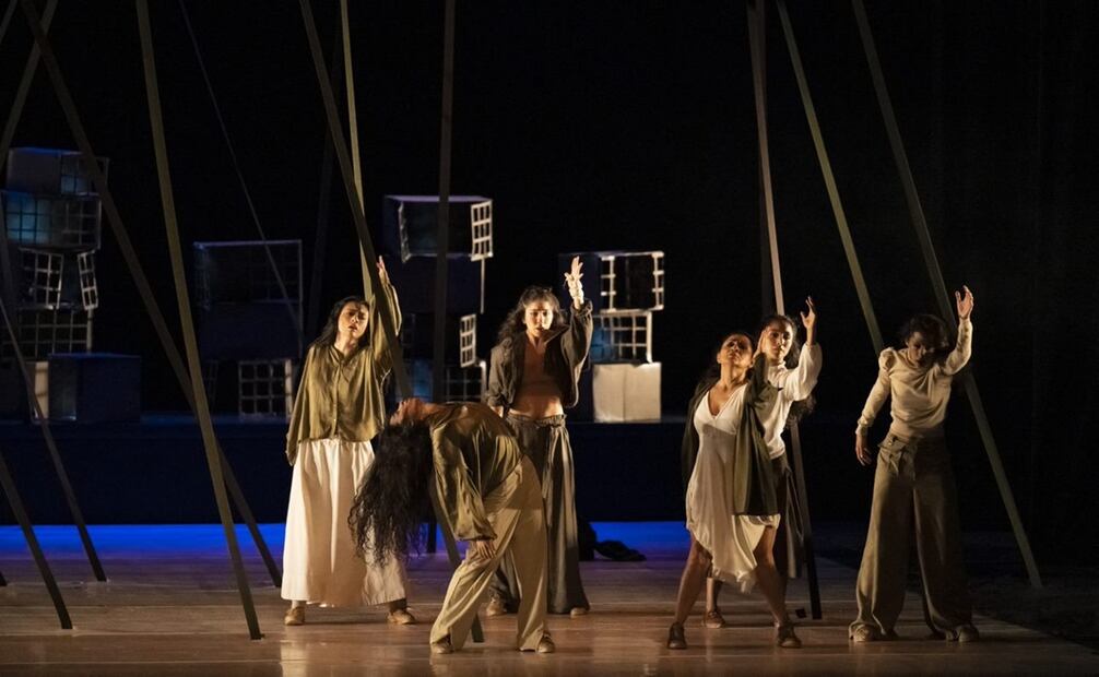 La compañía Barro Rojo Arte Escénico presenta "Omisión Cuatro Tres". Foto: INBAL