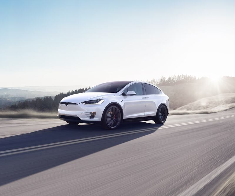 Reino Unido podría prohibir vender autos de combustión para 2030