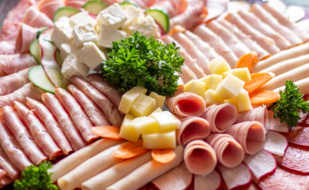 "Será ilegal que los viajeros de todos los países de la UE que entren a Gran Bretaña traigan artículos como sándwiches, queso, embutidos, carnes crudas o leche", tanto "si están envasados o se compran en las tiendas libres de impuestos" de los aeropuertos. Foto: iStock