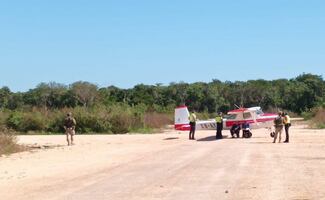 Avioneta aterriza de emergencia en Kanasín, Yucatán; descartan personas lesionadas