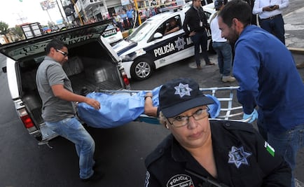 Forcejea con ladrones al salir de banco y lo asesinan en Tlalne