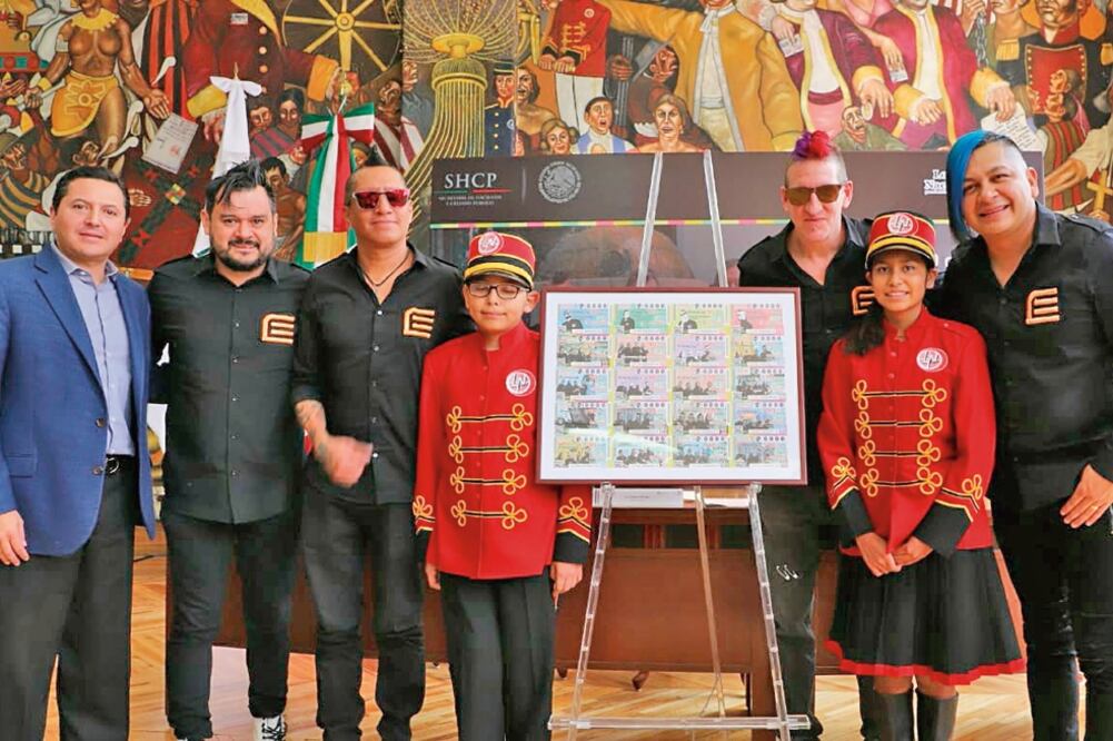 Cuatro integrantes del grupo acudieron a la ceremonia. (Cortesía)