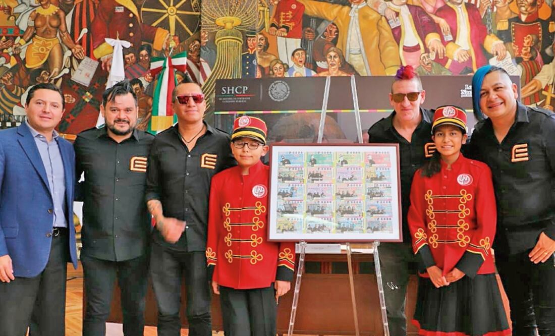 Cuatro integrantes del grupo acudieron a la ceremonia. (Cortesía)