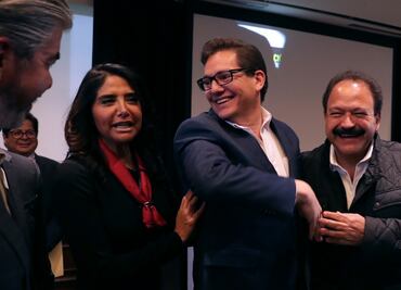 Precandidatos del PRD, con sonrisa pese a derrota