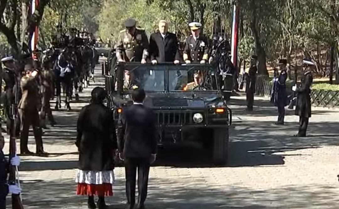 López Obrador encabeza el 111 Aniversario de la Marcha de la Lealtad en el Castillo de Chapultepec. Foto: Especial