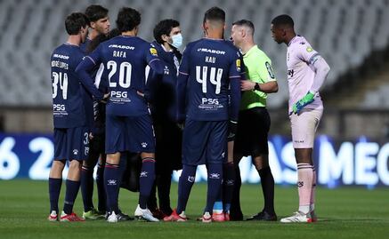 Por el Covid-19, un equipo jugó con nueve hombres un partido que terminó suspendido tras el medio tiempo