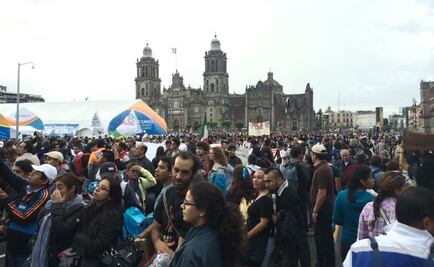 Termina mitin por los 43 en el Zócalo; reabren vialidades