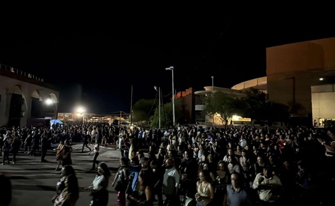 Fans de Shakira resisten bajo fuerte tormenta. Foto: Cortesía Destiny Downen