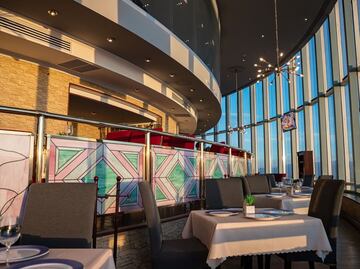 ¿Cuánto cuesta comer en el restaurante giratorio Bellini?