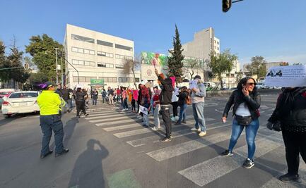 Trabajadores de limpieza privada bloquean avenida Insurgentes; piden renovación de contratos y pago de sueldos atrasados