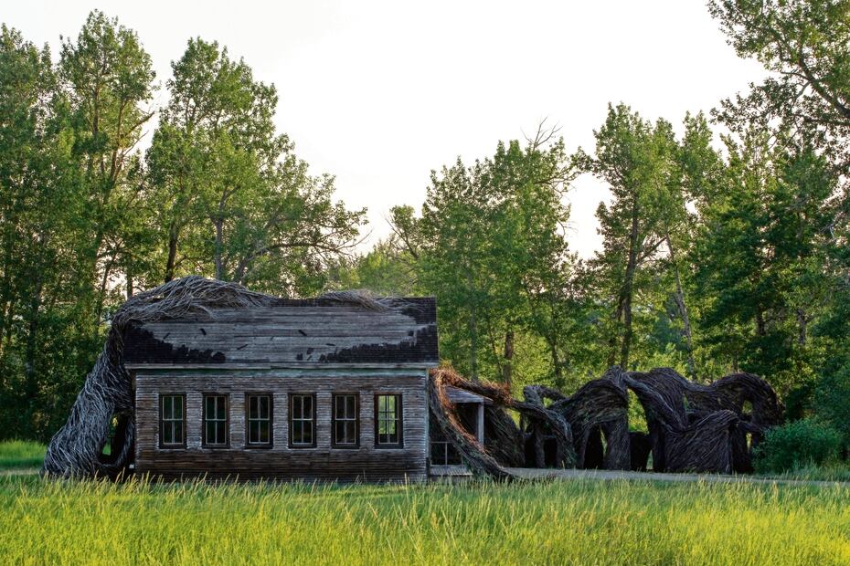 Daydreams Cursive Takes a Holiday, del artista Patrick Dougherty, es una de las obras monumentales más singulares del Centro. Foto: James Florio / Tippet Rise Center