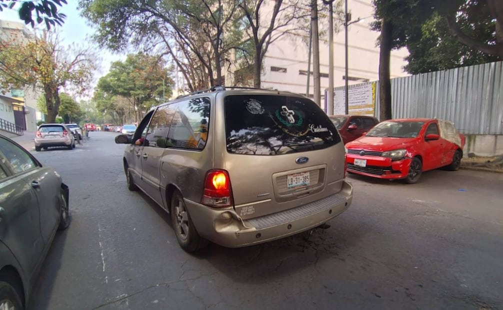 Trasladan al Incifo cuerpos de trabajadores fallecidos en derrumbe de edificio en San Antonio Abad; practicarán procedimientos periciales.
Foto: Arantxa Meave.