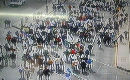 Campesinos colapsan Reforma en su paso al Monumento a la Revolución