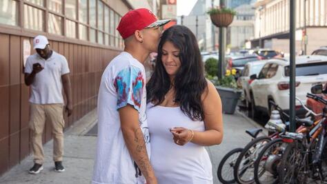 ¿Qué significa para los venezolanos la masiva concesión de permisos de trabajo y qué tiene que ver la crisis migratoria de NY?