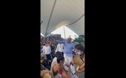 Reaparece Salvador Cienfuegos en festejos de la Guelaguetza en Oaxaca; regaló tlayudas y tostadas