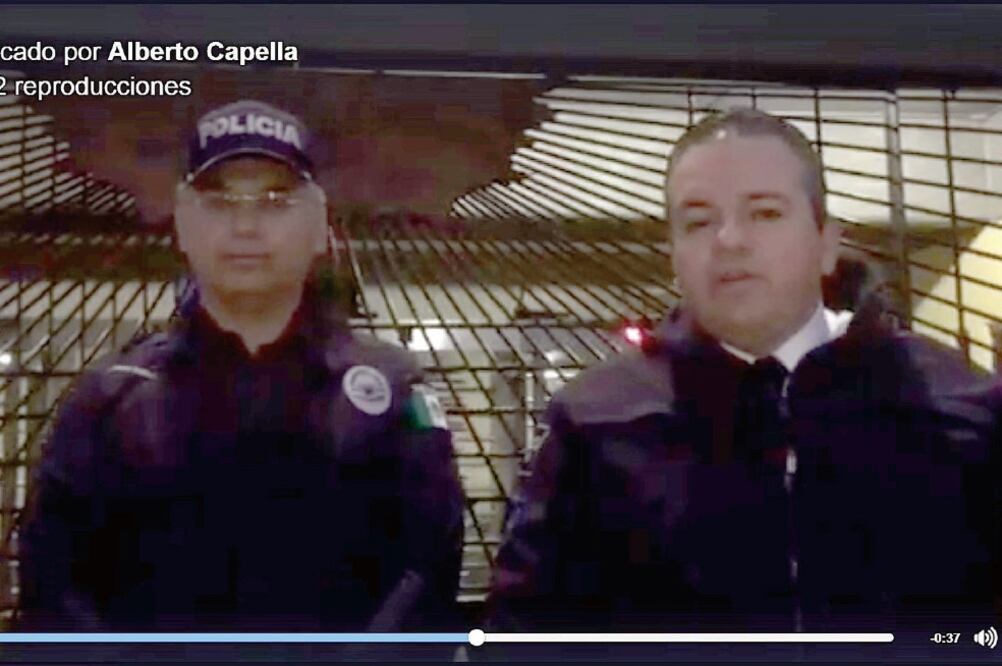 El anuncio fue realizado por el comisionado Jesús Capella (der.) en el penal de Atlacholoaya, acompañado del coordinador de Reinserción Social, Lucio Hernández. (TOMADA DE VIDEO)