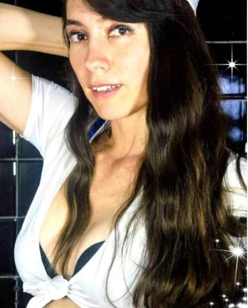 Bella de la Vega prepara fotos sexys y bonitas para su página de OnlyFans