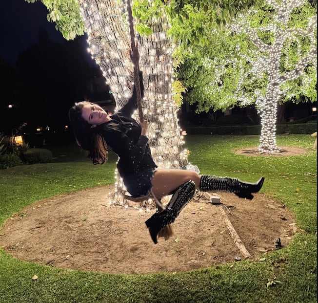 Selena apostó por una estética western. Foto: Instagram @selenagomez