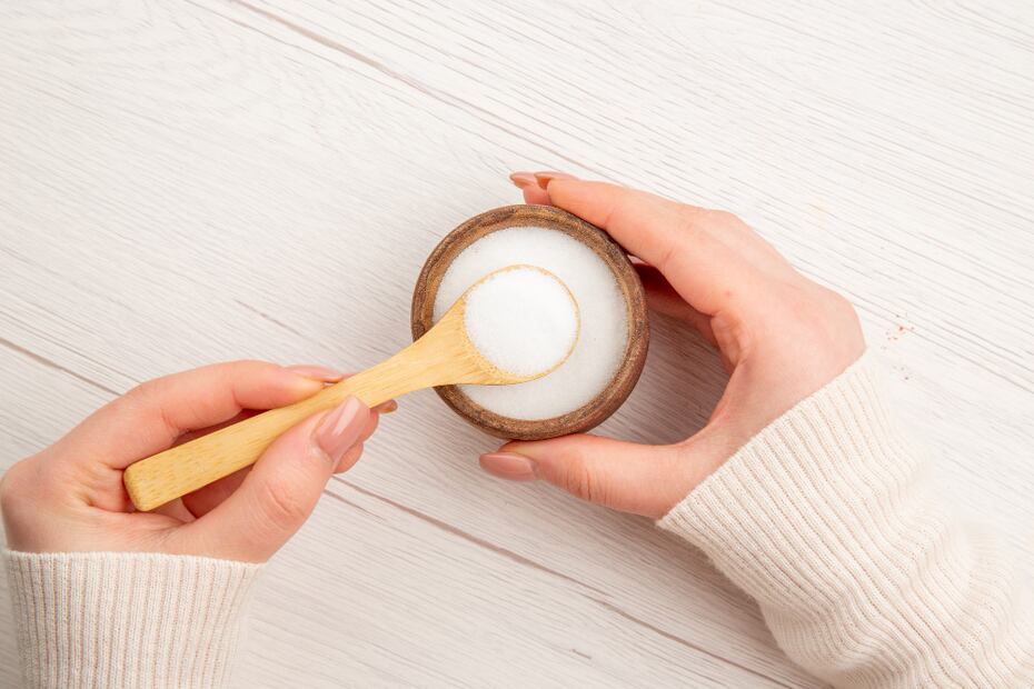 El azúcar es un ingrediente casero empleado para hacer exfoliar, siempre con movimientos muy suaves. Foto: Freepik