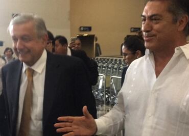 "Ya lo vamos a hacer regiomontano", dice "El Bronco" a AMLO a su llegada a Monterrey