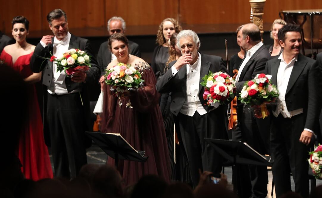 Plácido Domingo no pudo contener la emoción al ver a su público dándole una ovación. Foto: AFP