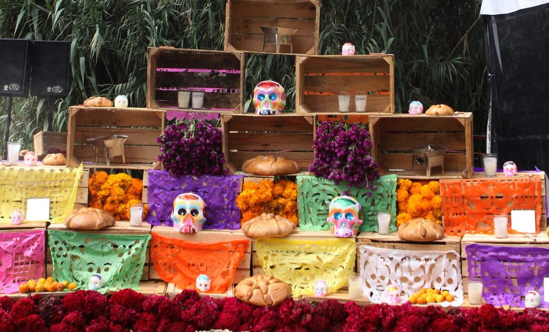 Los alimentos en las ofrendas del Día de Muertos son una tradición mexicana. / Créditos: Archivo El Universal