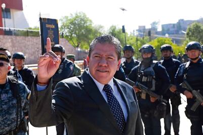 Monreal da cátedra de seguridad...  y no es broma