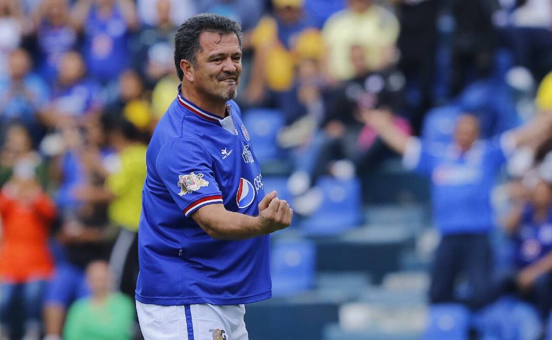Carlos Hermosillo reventó al entrenador de Cruz Azul. Foto: Imago7