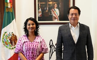 Nombran a Nadia López como relevo de Marx Arriaga; él sigue atrincherado