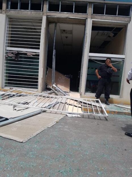 Escapan tres reos tras explosión en juzgados de Cuautitlán