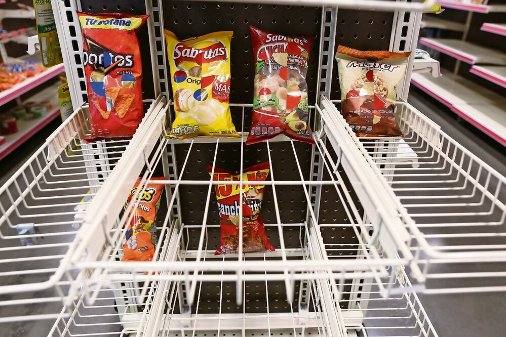 En el Oroxxo , el artista Gabriel Orozco interviene varios productos. Foto: Archivo | El Universal