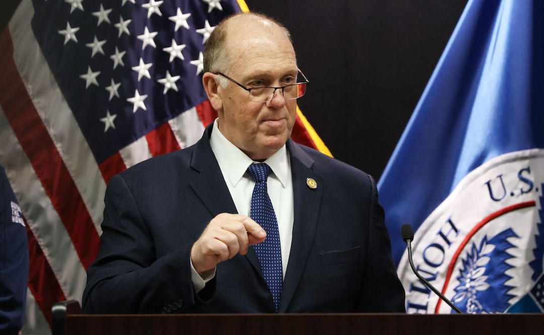 El zar fronterizo Tom Homan habla durante una conferencia de prensa sobre las operaciones de control migratorio en curso el 29 de enero de 2026 en Minneapolis, Minnesota. El presidente Trump anunció que Homan asumiría la dirección de las operaciones del Servicio de Inmigración y Control de Aduanas (ICE) en Minnesota después de que agentes federales dispararan y mataran a un segundo ciudadano estadounidense durante la Operación Metro Surge. Foto: AFP