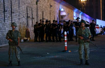Erdogan llega a Estambul, afirman medios locales
