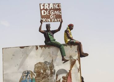 Miles de personas protestan por segundo día en Niamey contra Francia
